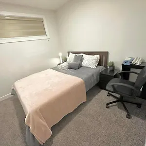 Homestay New, Fresh, And Quiet Private In Basement Suite, 10mins Away From Int'l Airport, Edmonton