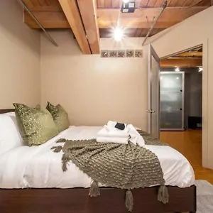 Apartment Historic Jd Loft, Near Ice District, Rogers Place, Ug Parking, Edmonton