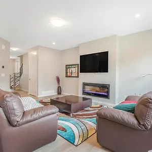 Apartment A Cozy 3 Bedroom New House With 2 Living, Edmonton